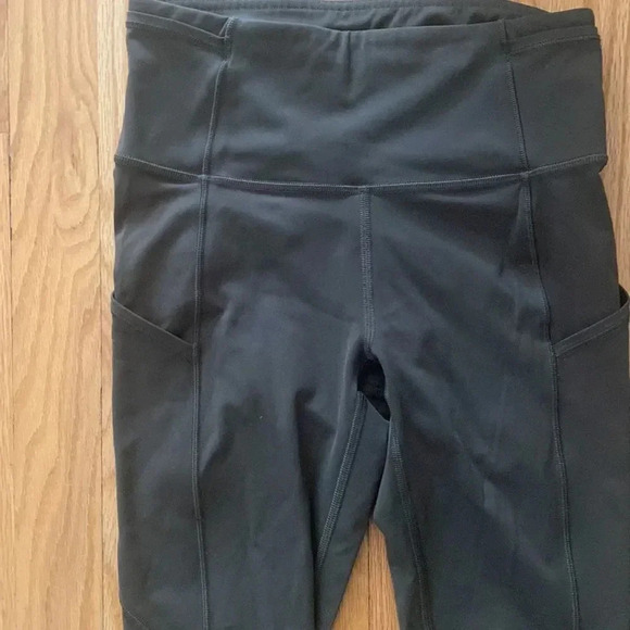 Lululemon sz 4 Fast & Free 7/8 Tight II Nulux 25"
Drk Olive excellent condition - Picture 6 of 15